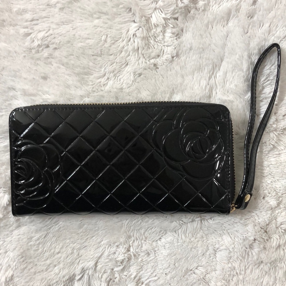 Beautiful black flower wristlet wallet